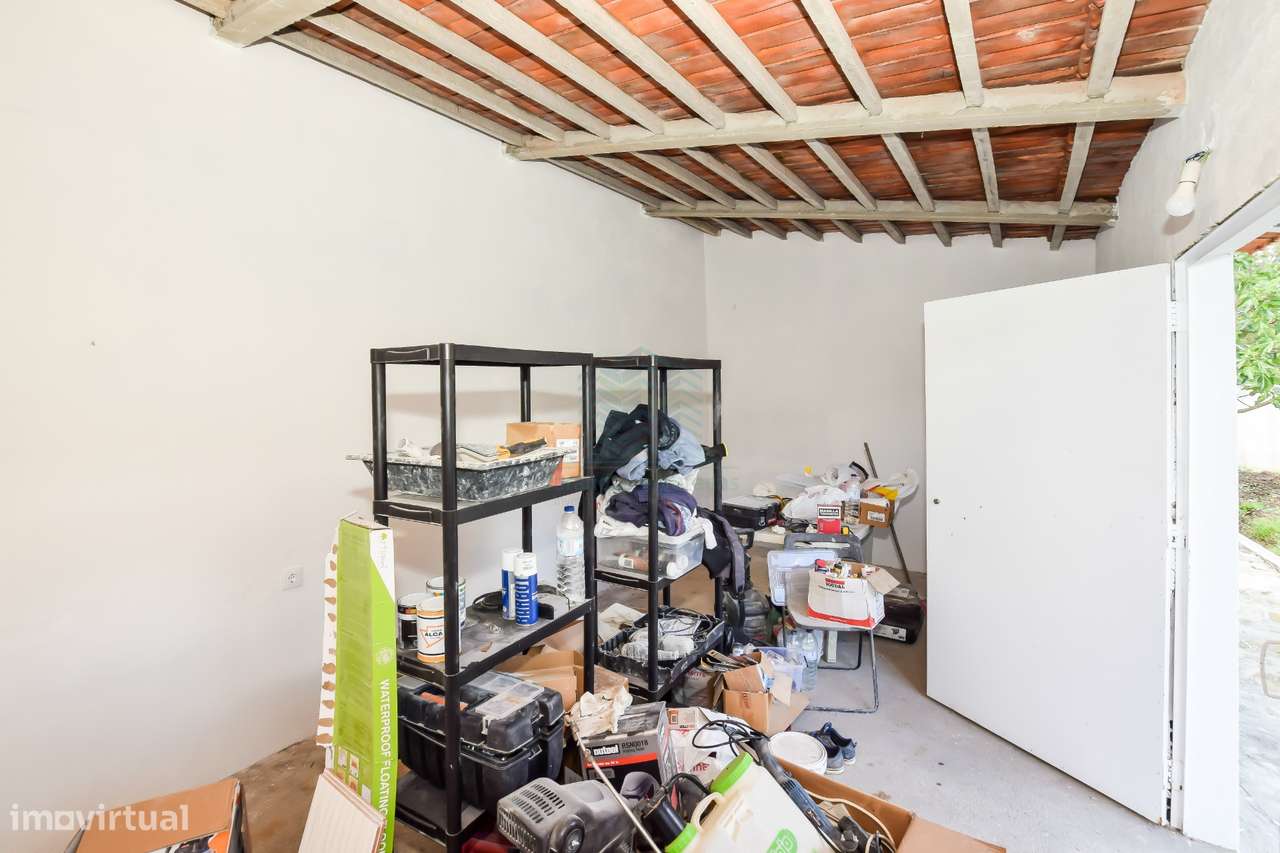 Moradia T3 remodelada com Anexos, Garagem e Poço.-25