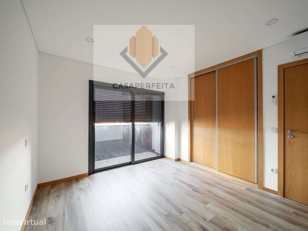Apartamento T2 Novo com Varanda e Lugar de Garagem - Pedroso-21
