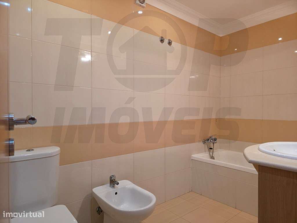 Apartamento T3 com Parqueamento - Urb. das Oliveirinhas - Samora Co...-9