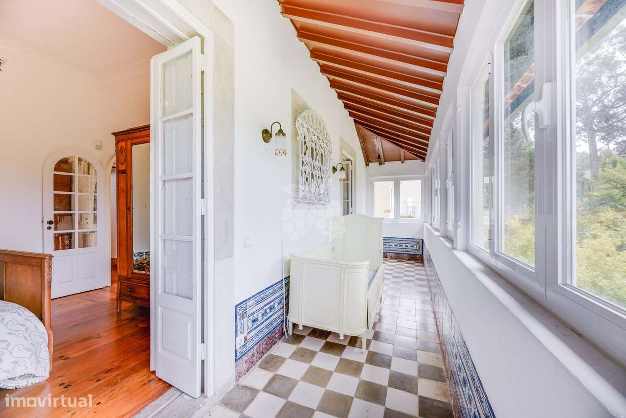 Moradia histórica T6  em Sintra com jardim, piscina e garagem-47