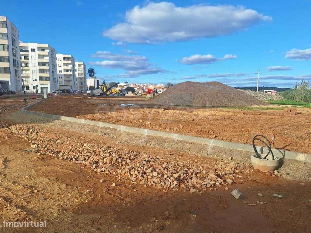 Lote com projetos aprovados para moradias isolada em Lagoa - Grande imagem: 2/11