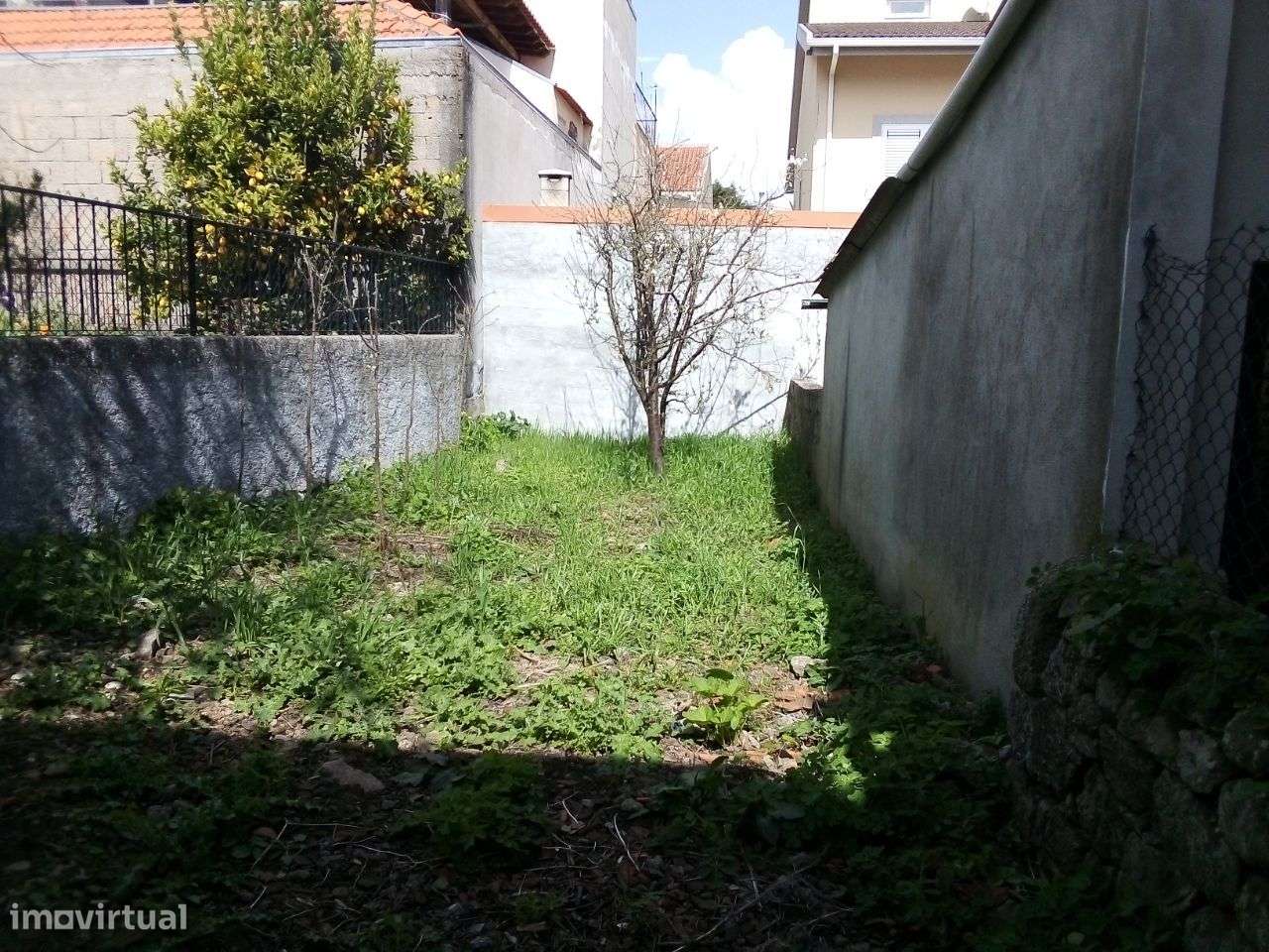 Moradia em banda no centro de Britiande - Lamego - Grande imagem: 5/7