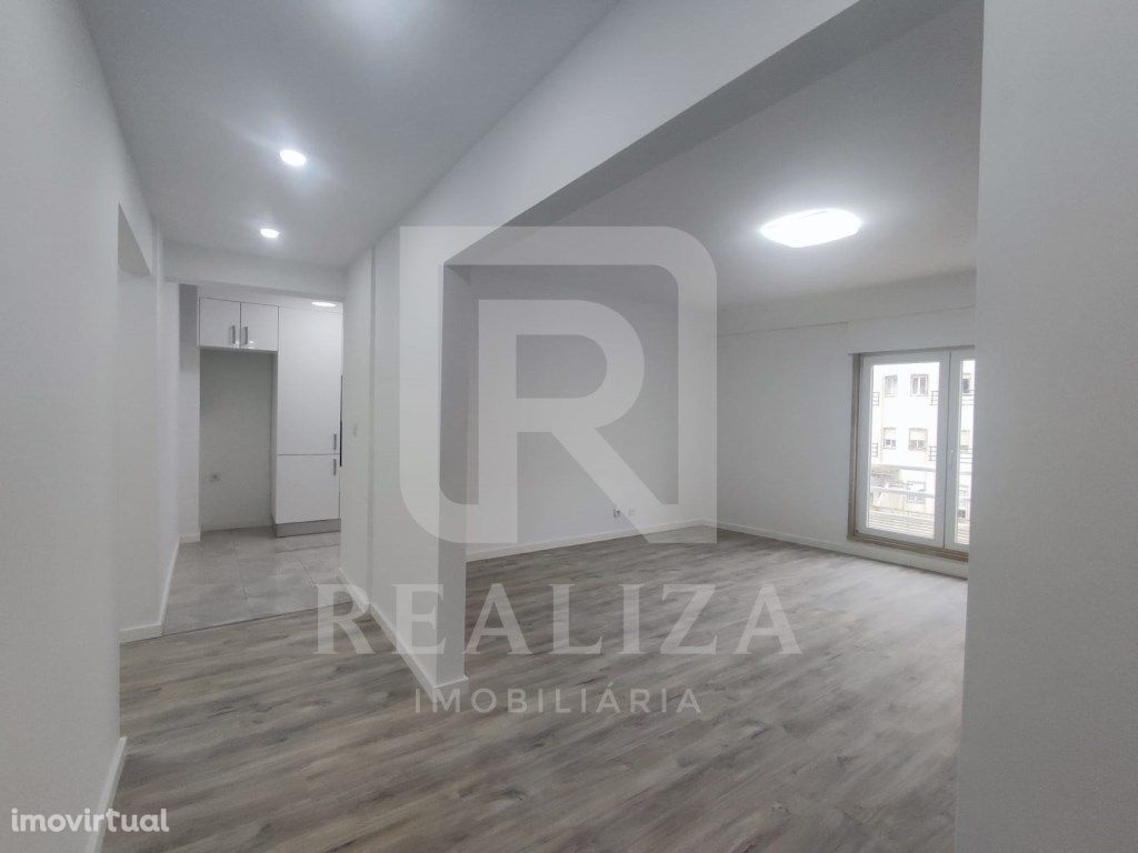 Apartamento remodelado T3 com elevador e arrecadação em S...