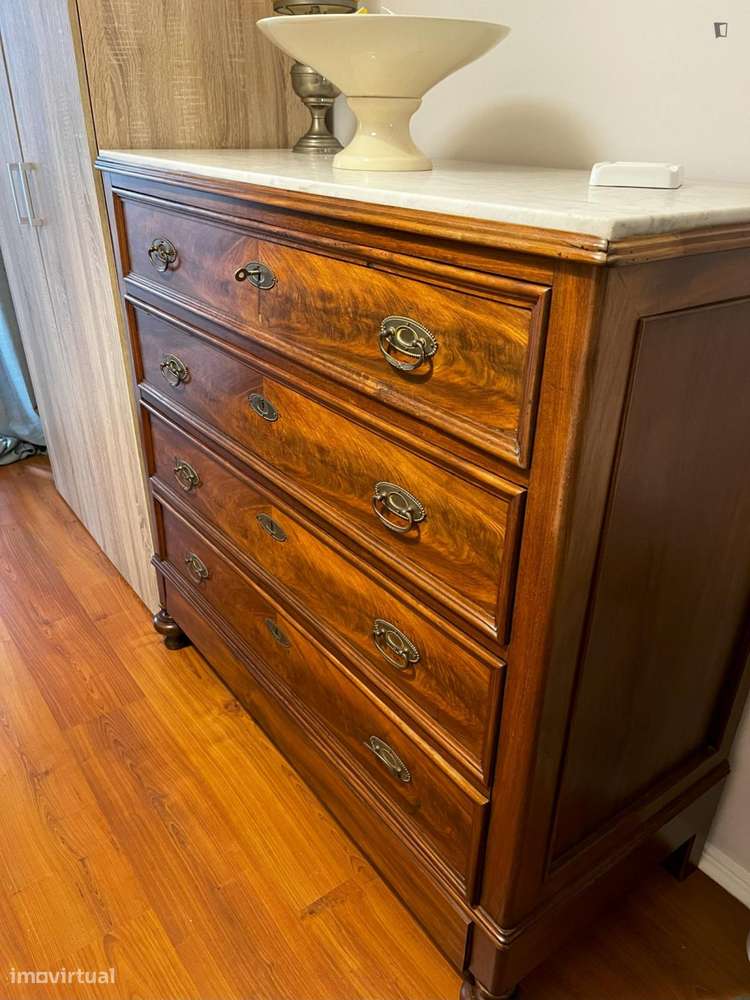 Quarto - localizado em Benfica Lisbon - Grande imagem: 4/10