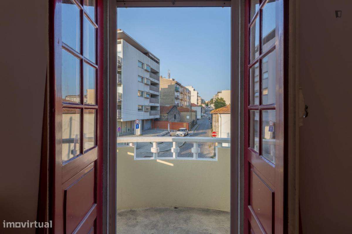 Quarto - localizado em Paranhos Porto - Grande imagem: 3/10