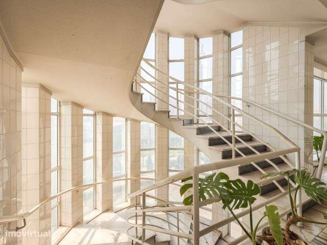 Apartamento T1+1 com arrumos e lugar de garagem em Mafamude!-27