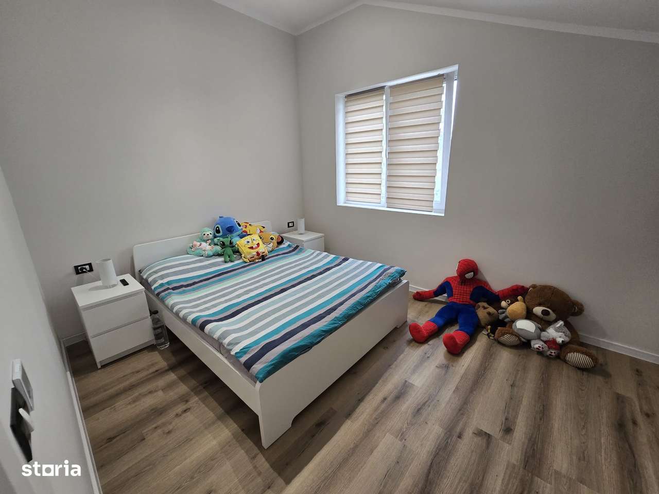 Duplex despartit prin camera tehnica - 4 camere Toate Utilitatile-14