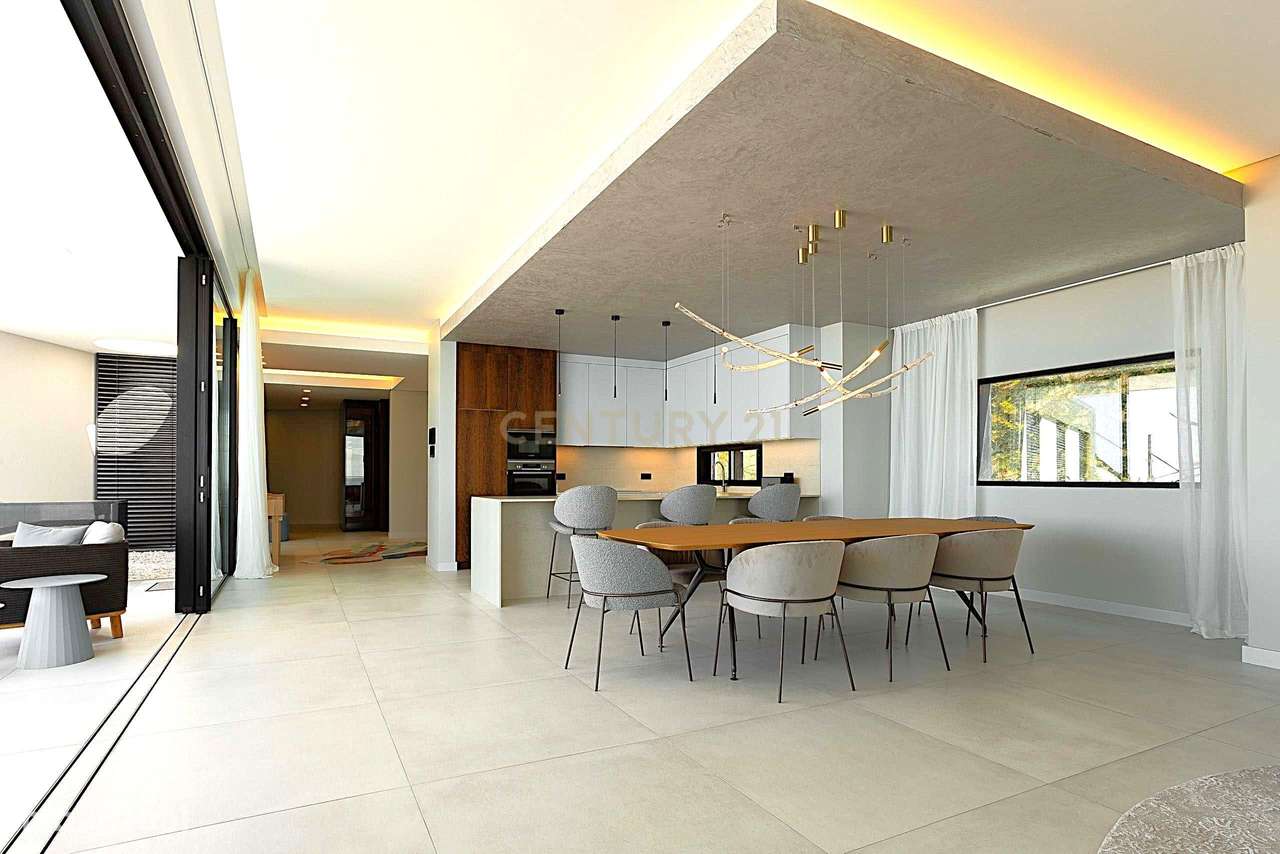 Moradia Moderna de Luxo com Vista Deslumbrante sobre o Atlântico – Sít-9