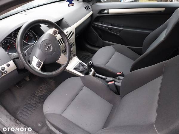 Opel Astra III GTC 1.6 Limited - 24