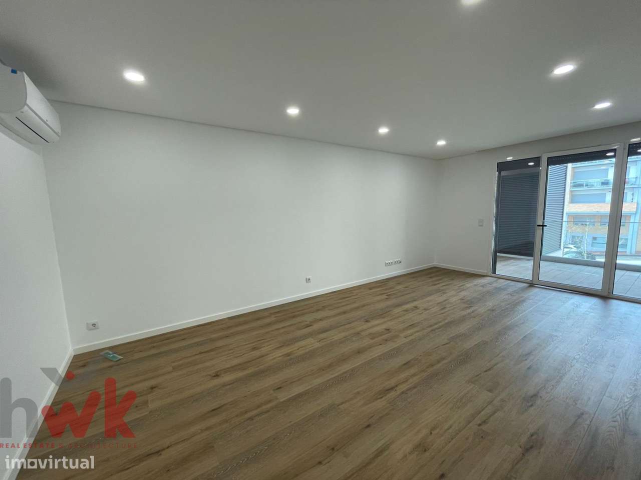 T2 Novo (2025) com 2 Suítes, Terraço e Garagem Box-14