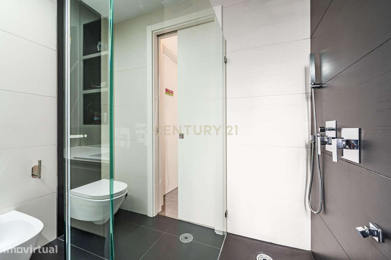 Moradia contemporânea na Aroeira | Luz natural, conforto e eficiência-30