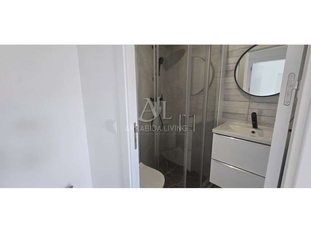 Moradia T2 Remodelada com Vista Rio em Zona Premium-6