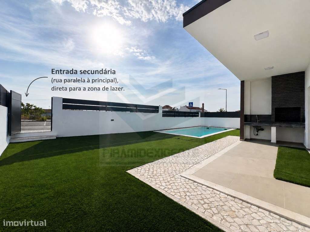 Moradia Isolada, Nova, 3 Suítes, Piscina, Garagem, AZEITÃO!-24