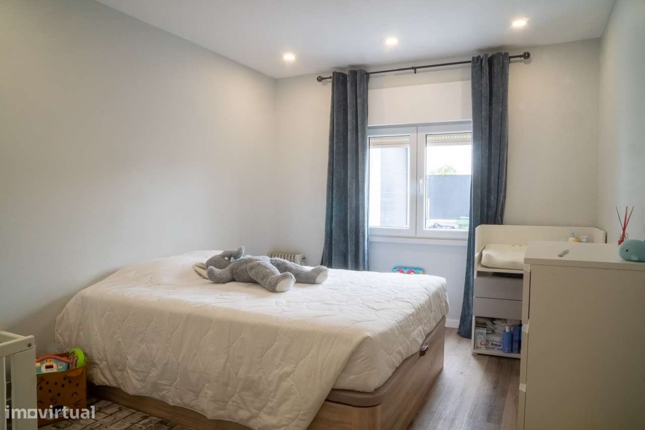 Moradia Remodelada T5 na Quinta do Conde – Pronta a Habitar!-17