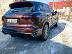 Porsche Cayenne 3.0 L - 4