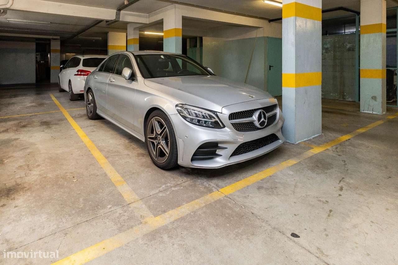 T3 Último Piso c/ Varanda, Garagem e Arrumos. Av. Altino Coelho,...-29