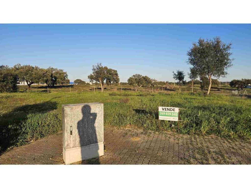 Lote de terreno destinado a construção de moradia unifamiliar-0