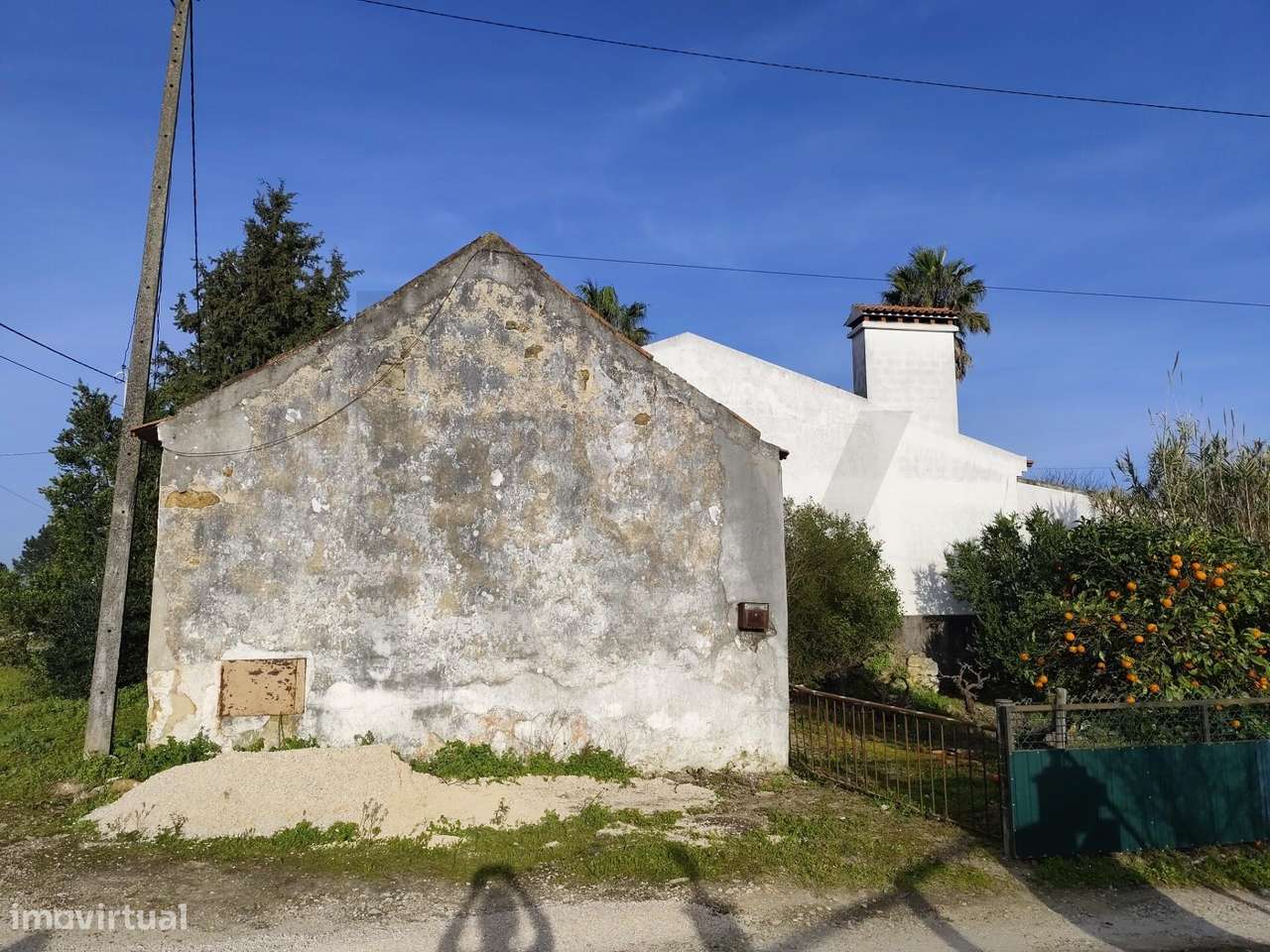 Quinta para recuperar com terreno e árvores de fruto, a 1 h de Lisboa - Grande imagem: 4/13