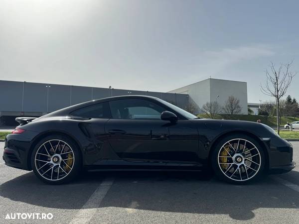 Porsche 911-TURBO-S - 3