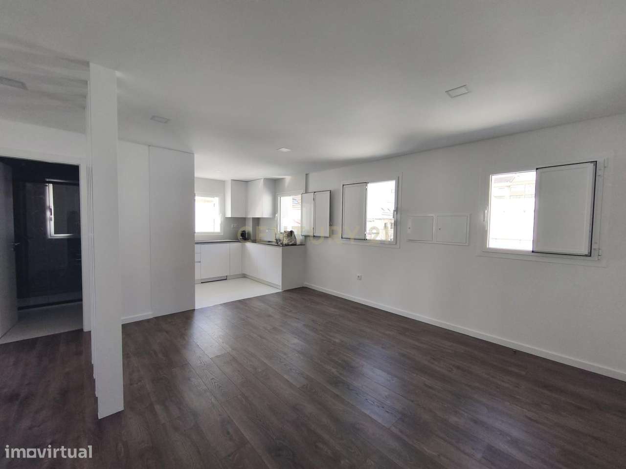 Apartamento T2 moderno e bem localizado - Grande imagem: 2/14