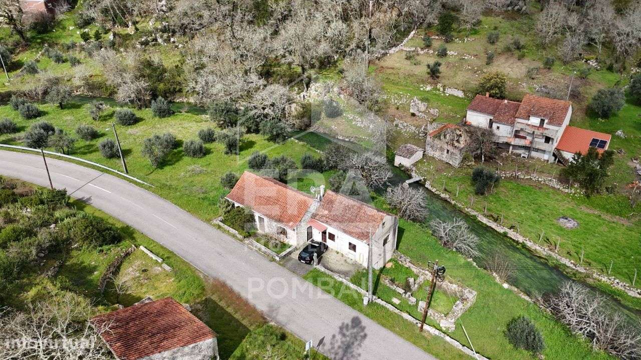 Duas moradias de tipologia t2 inseridas num terreno com 8100m2 - Grande imagem: 4/29