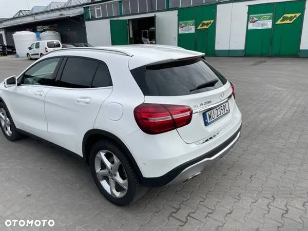 Mercedes-Benz GLA 200 7G-DCT Urban - 5