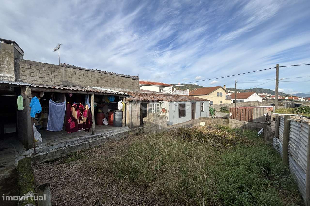 Moradia T2+1 com Quintal, Anexo e Acesso por Duas Ruas – Ponta Garç...-15