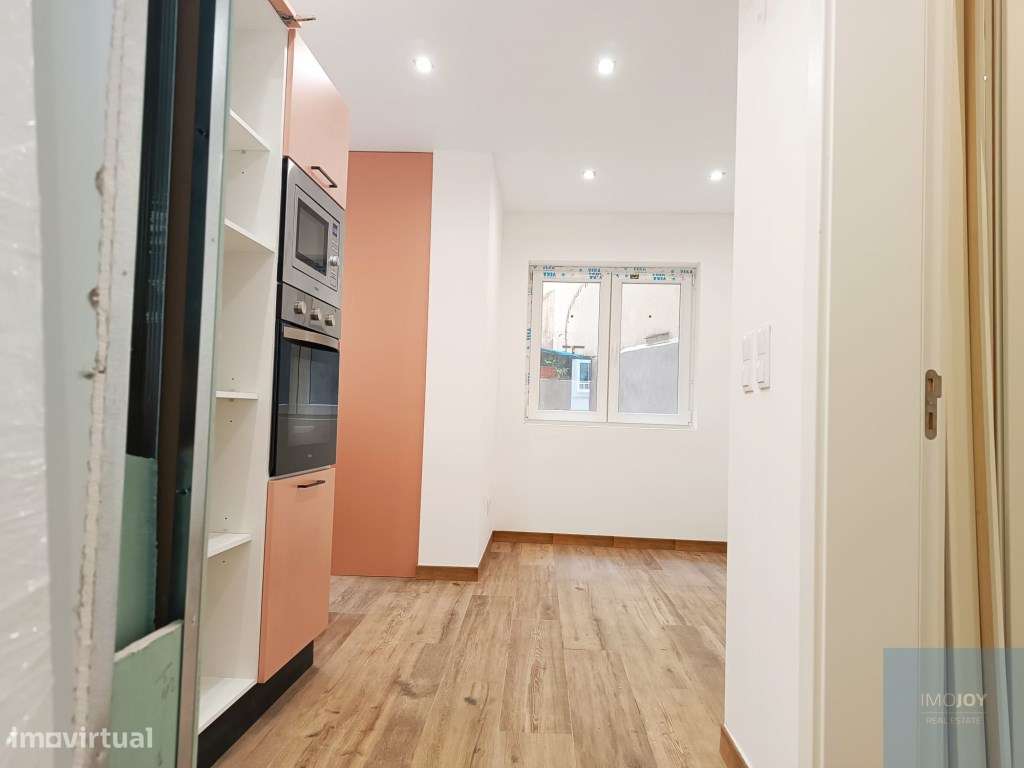 Apartamento T2 Totalmente Remodelado na Estela em Lisboa - Grande imagem: 2/39