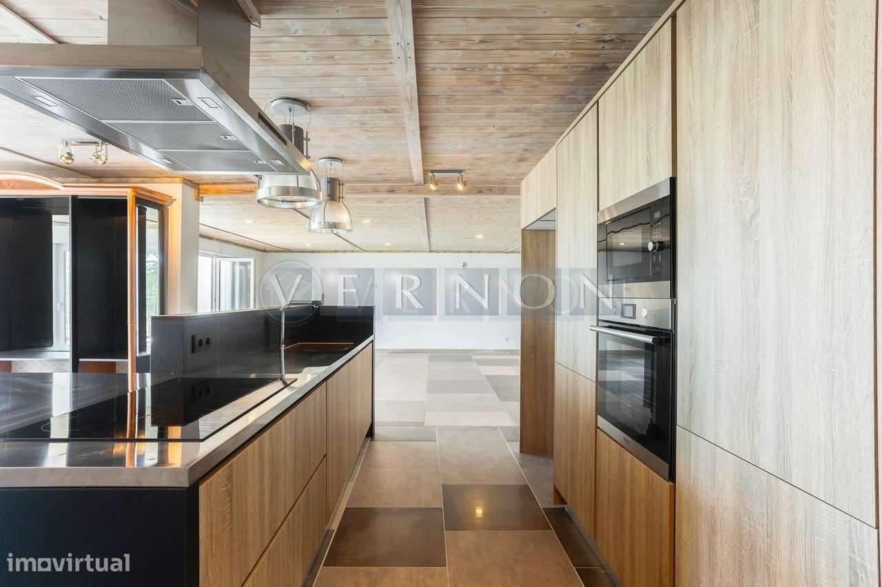 Moradia Renovada T4 com Vista Rio Arade, Piscina e 2.450 m² de Terreno-30