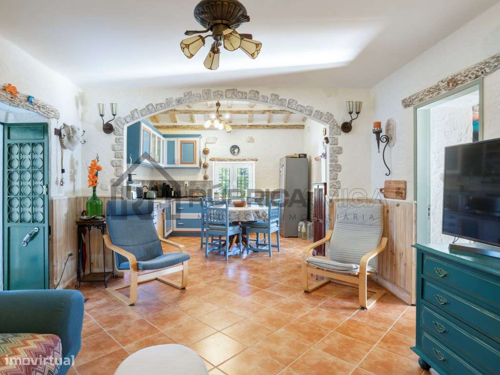 Moradia com Anexos e Vistas Deslumbrantes em Zona Tranquila-0