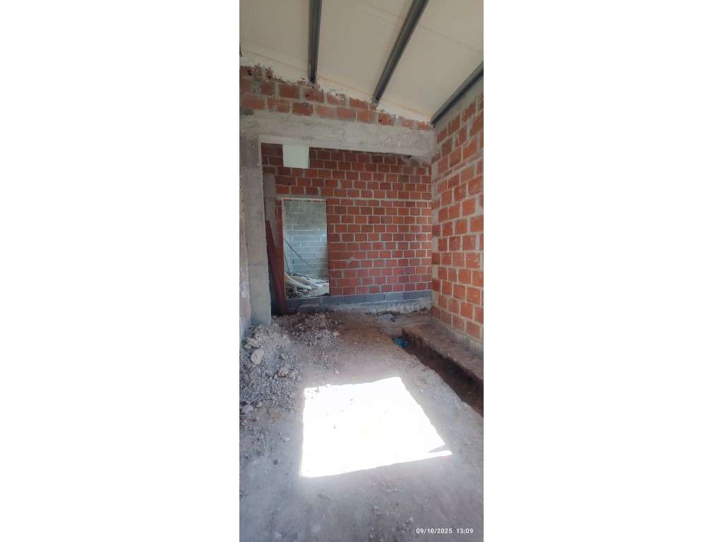 Casa para restauro, excelente oportunidade, com potencial investimento-7