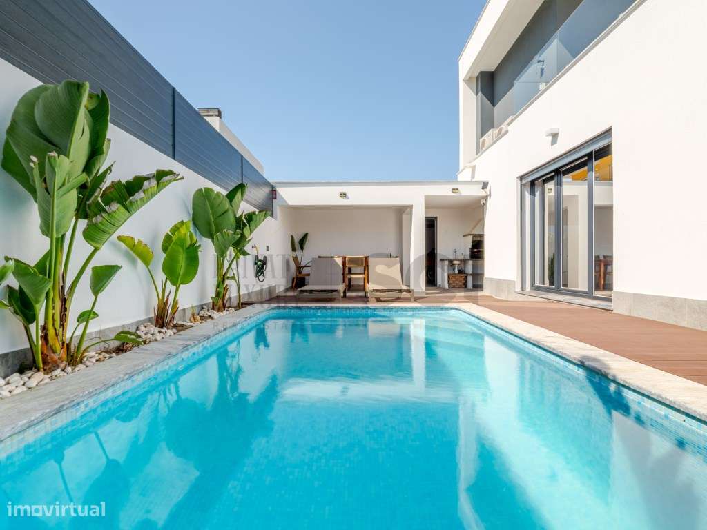 Moradia T3 Isolada com Piscina e Garagem Charneca Caparica - Grande imagem: 5/46
