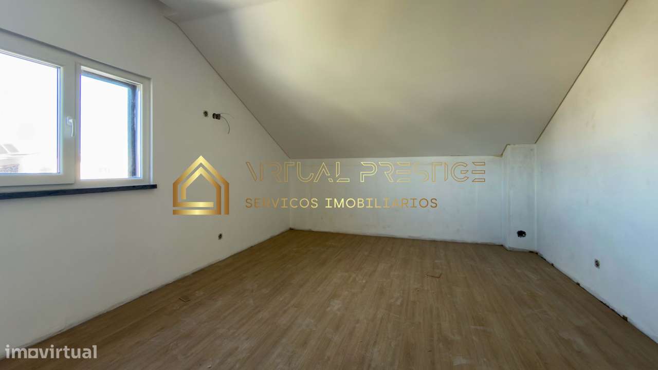 Moradia T4 triplex de gaveto | 2 suítes c/ closet | lareira | Fernã...-20