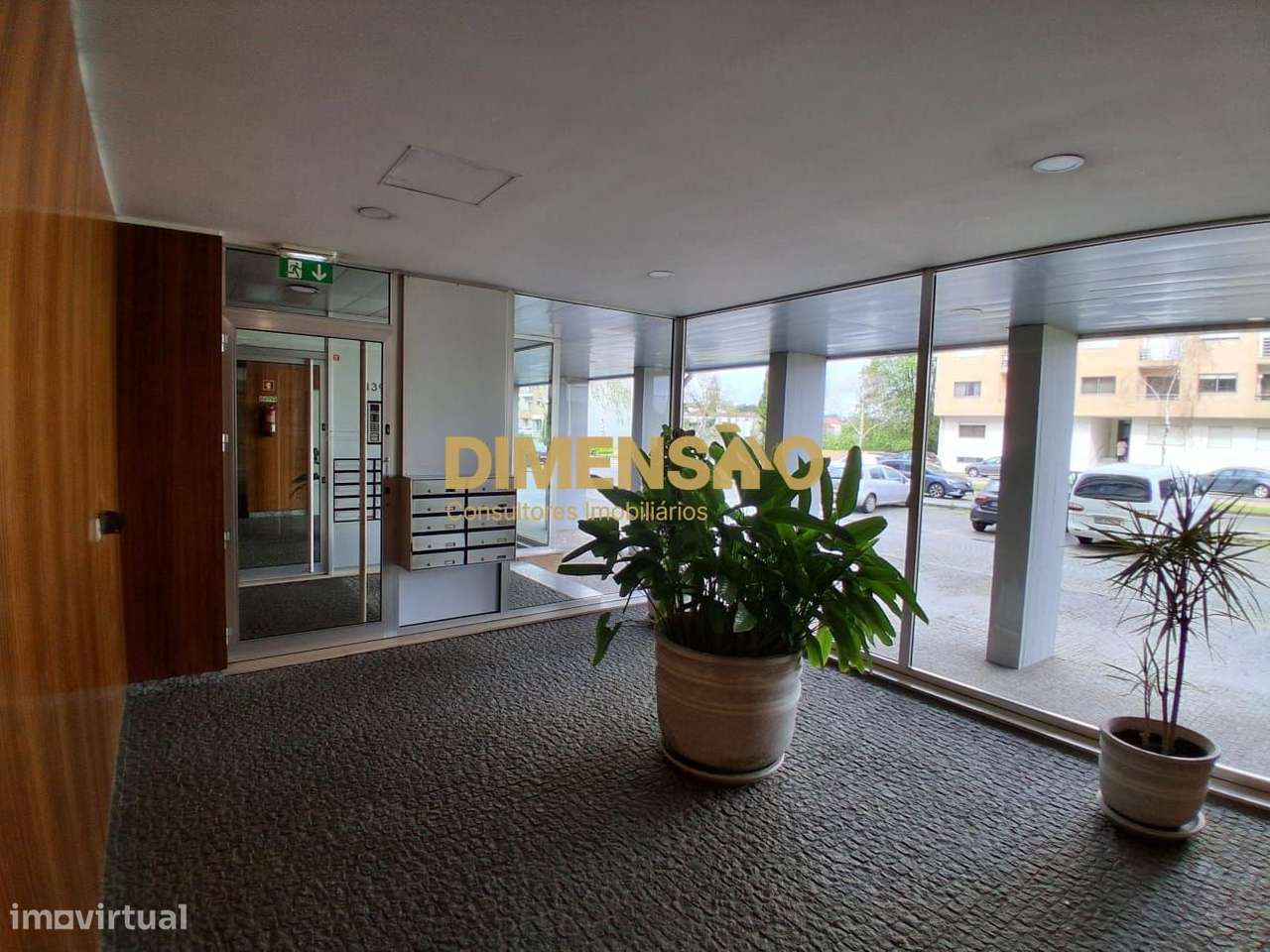 T1 com duas frentes e garagem Ref DCI153B-18