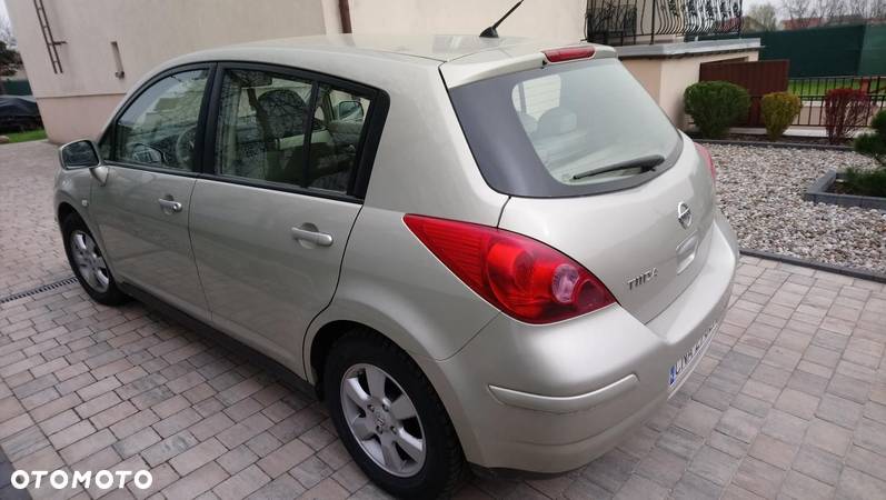 Nissan Tiida 1.6 Tekna - 5