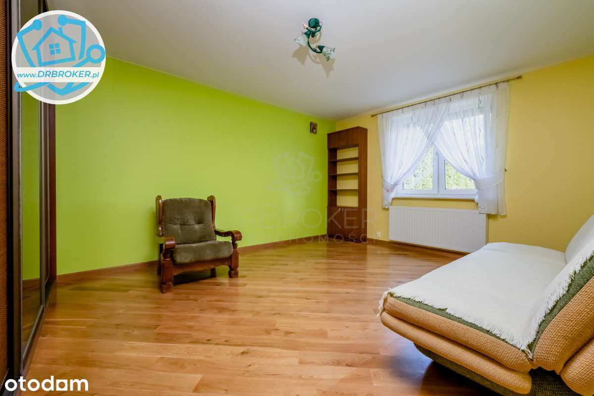 Dom z piękną działką i wolnostojącym garażem-7