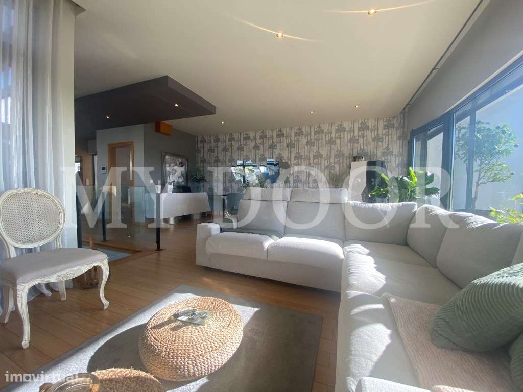 Loures - V4+1 Moradia c/ Piscina Privada - Varanda - Box + 2 parque...-11