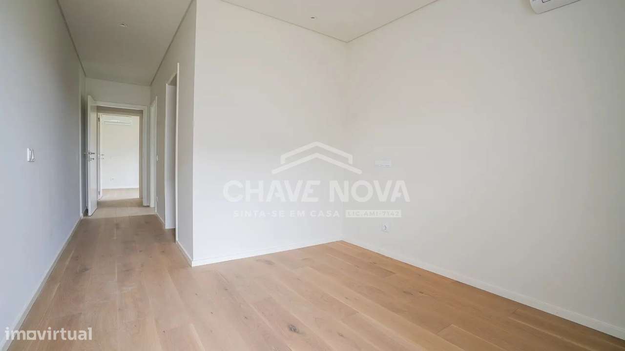 T2 NOVO com varanda e garagem  em Canidelo-5