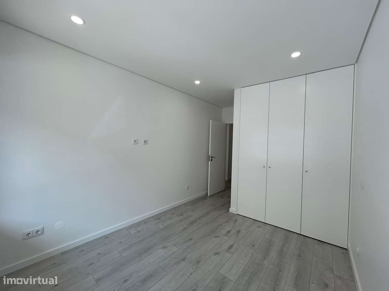 Apartamento T2 Novo com Varanda e Elevador-8