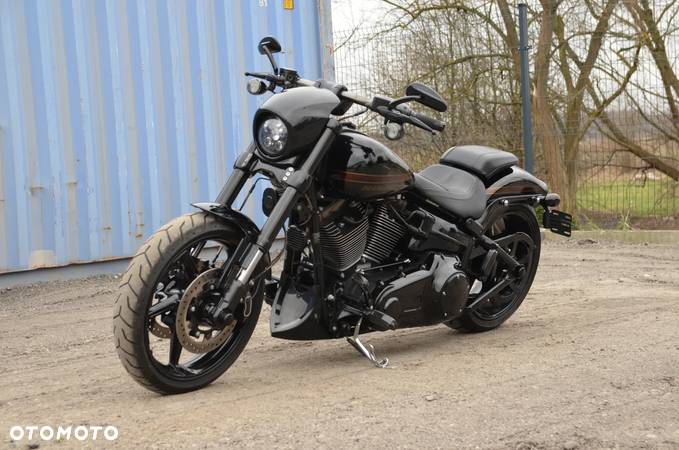 Harley-Davidson Softail Breakout - 7