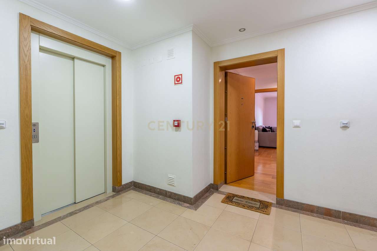 T2 na Urbanização do Neudel em excelente estado.-21