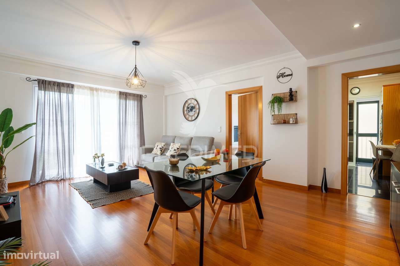 Apartamento T1 mobilado e equipado com varanda, garagem e arrecadaç... - Grande imagem: 4/11