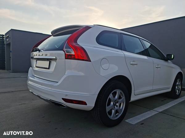 Volvo XC 60 D5AWD Start-Stop Kinetic - 4