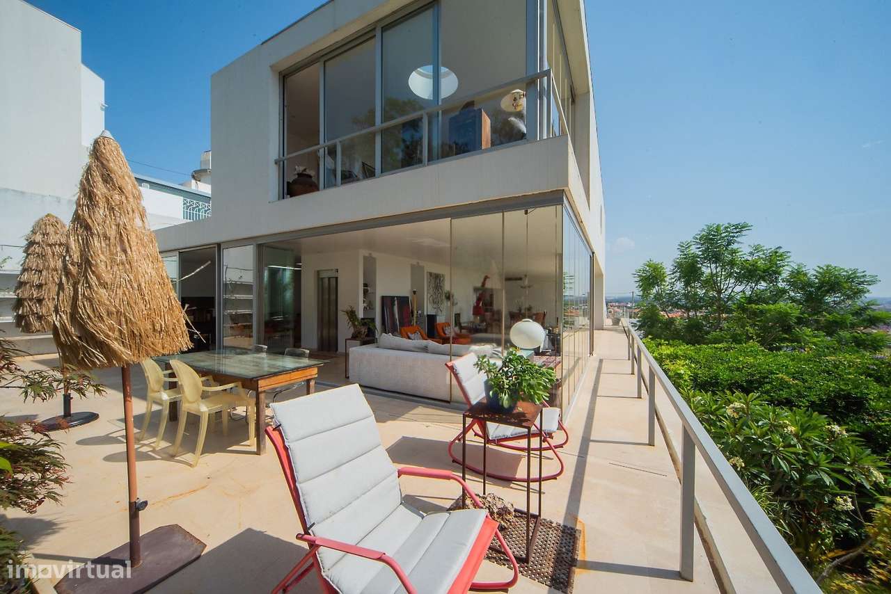 Moradia Contemporânea com Vista Mar e Piscina, Próxima da Beloura e Es-15