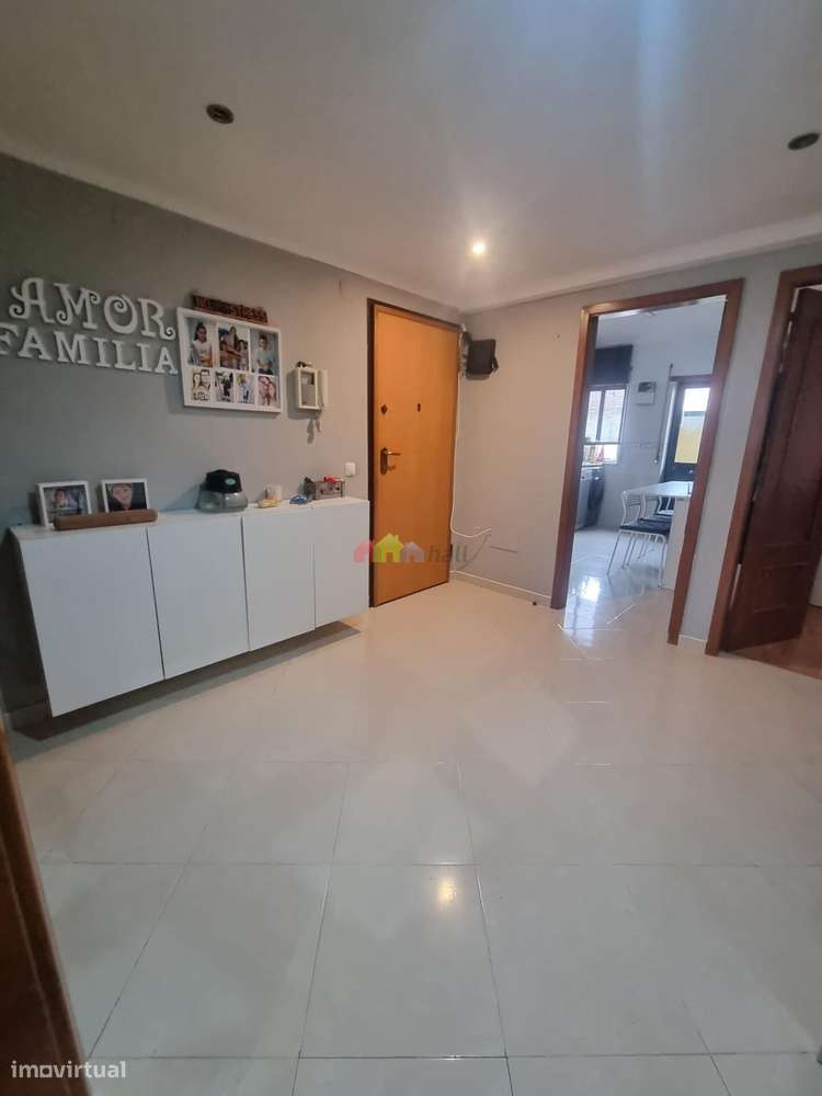 T2 transformado em T3, parqueamento/arrecadação na Vila Verde - Grande imagem: 5/18