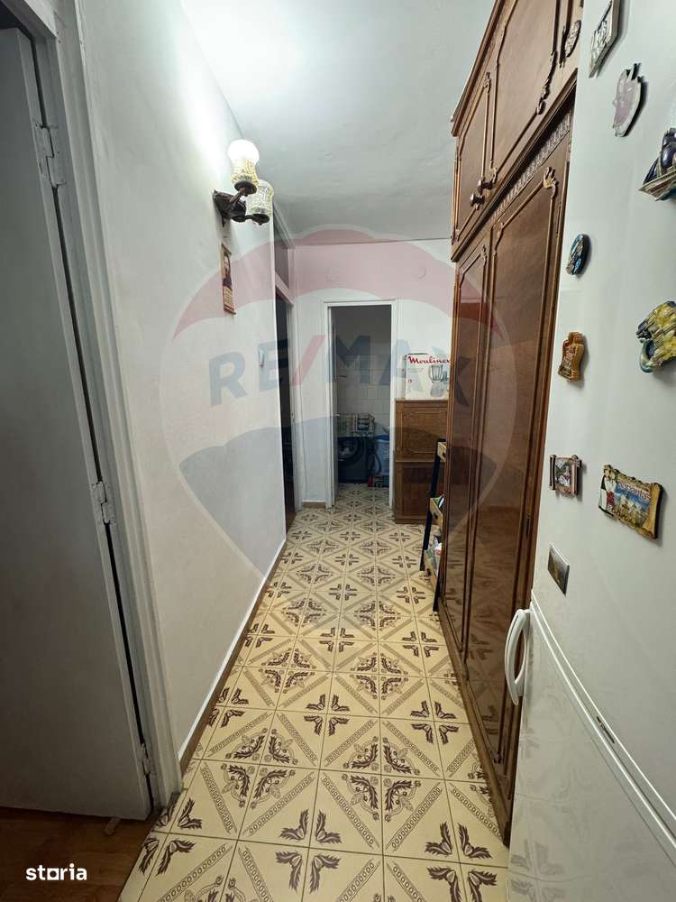 Apartament  cu 3 camere de vanzare 1 Mai-5