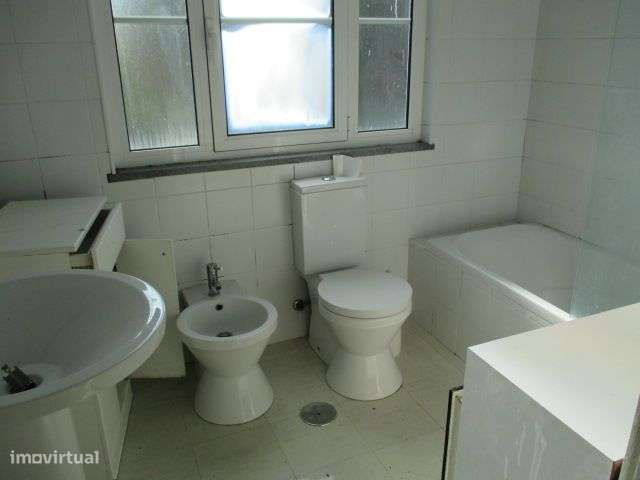 Vivenda na Av. Dias da Silva-21