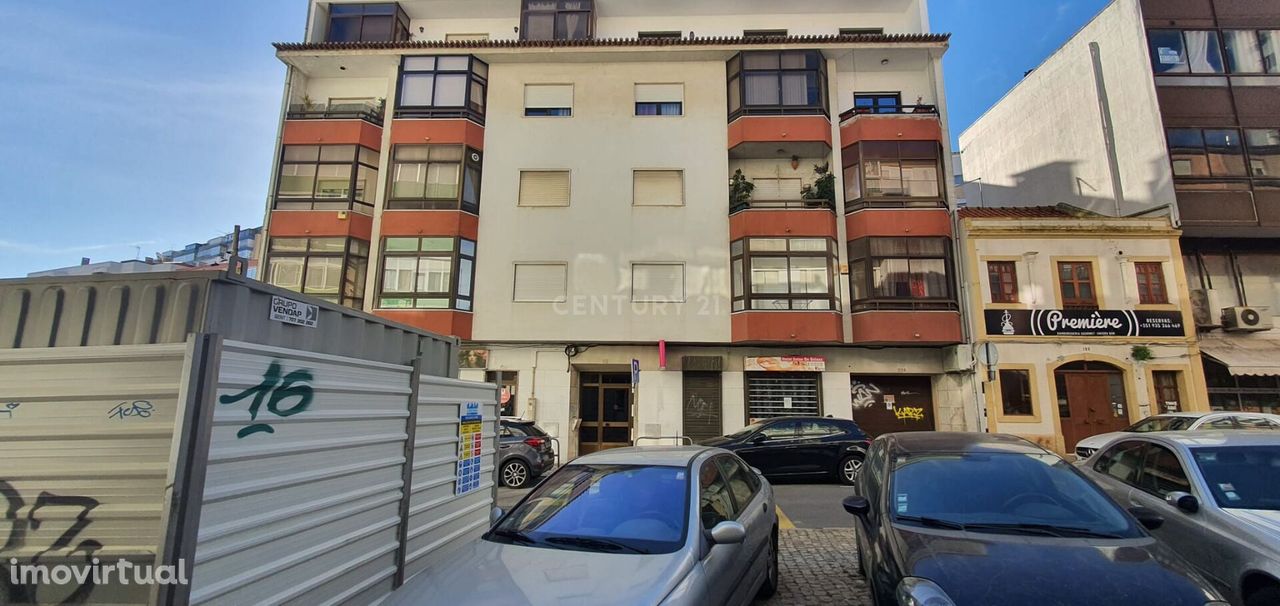 Apartamento T2 na rua comandante antónio feio em Almada com possibilid