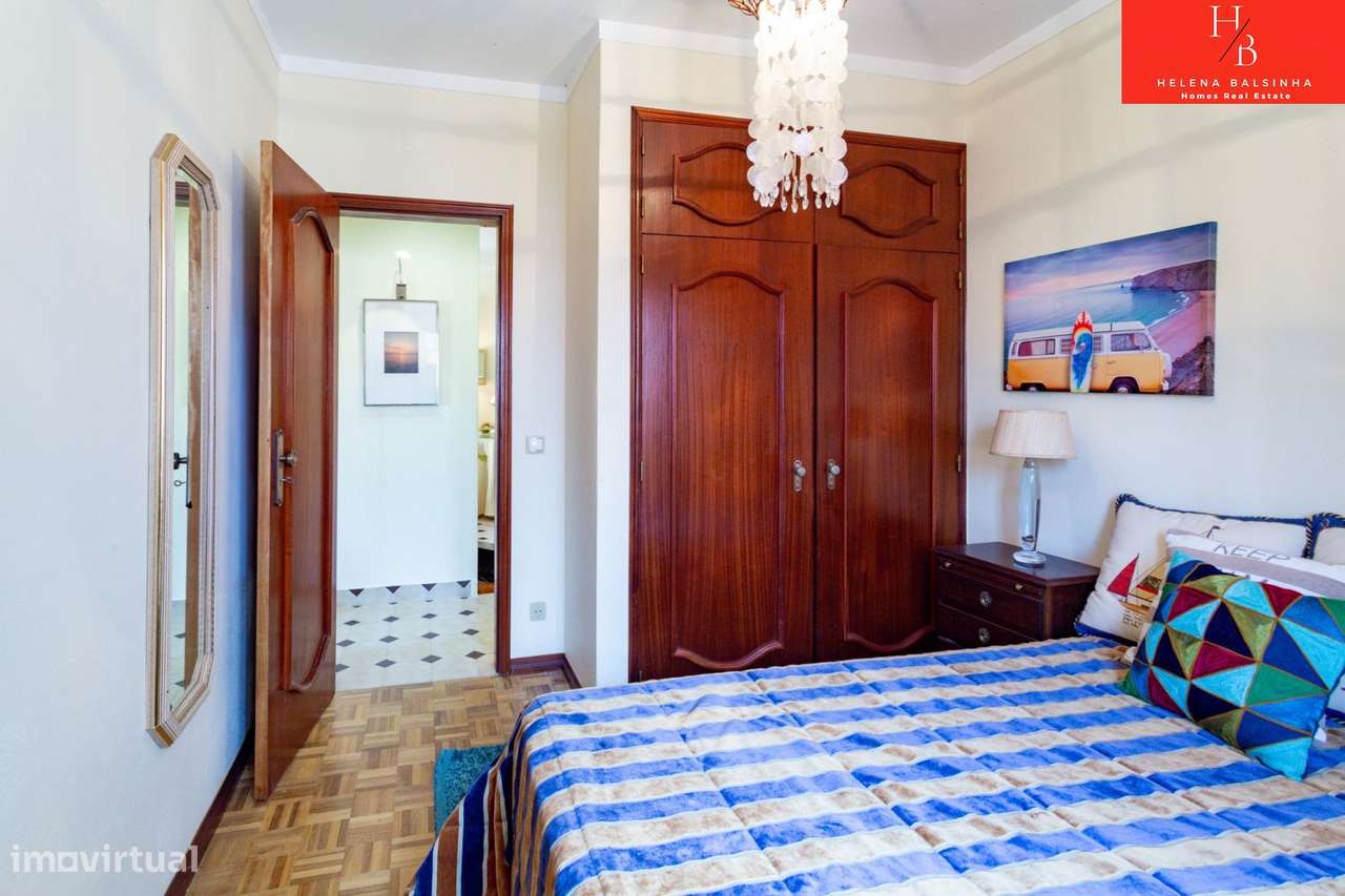 Bonita moradia V6, situada nos Casais de São Lourenço, junto à pra-22