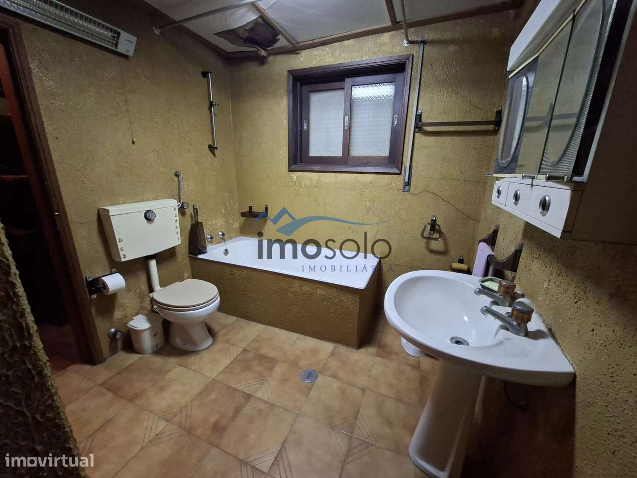 Moradia T2 com Oportunidade de Recuperação e Negócio Integrado-5